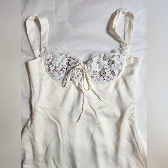 Ivory 'Adriana' House of CB-large (plus cup!) - Picture 8 of 13